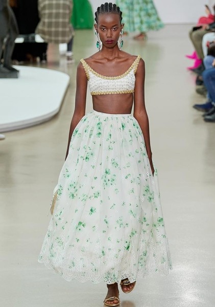 С чем носить длинную юбку: стильные образы и идеи