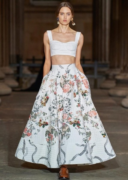 С чем носить длинную юбку: стильные образы и идеи