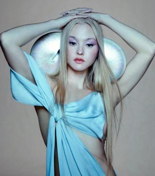 Что такое «коры» в моде и почему они стали популярны? Что такое «коры» в моде и почему они стали популярны?