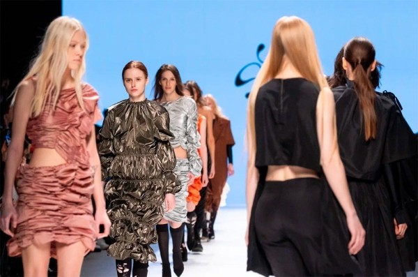 Московская Неделя моды 2024: Обзор коллекций и трендов Московская Неделя моды 2024: Обзор коллекций и трендов