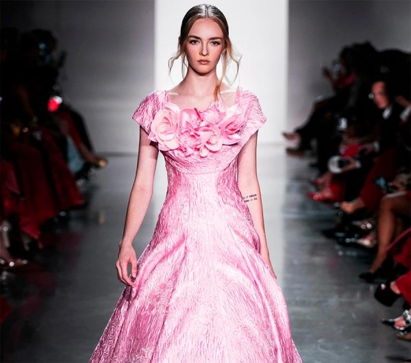 Цветы, как декор одежды: модная тенденция сезона Цветы, как декор одежды: модная тенденция сезона