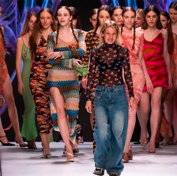 Московская Неделя моды 2024: Обзор коллекций и трендов Московская Неделя моды 2024: Обзор коллекций и трендов