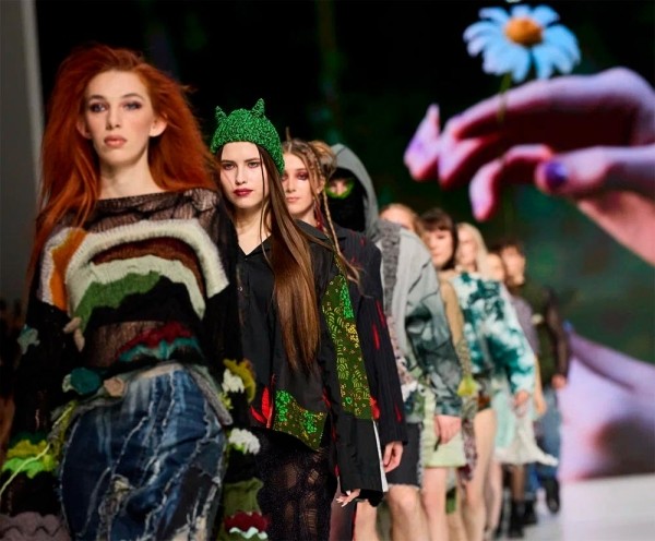 Московская Неделя моды 2024: Обзор коллекций и трендов Московская Неделя моды 2024: Обзор коллекций и трендов