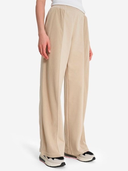 Стильно и удобно: как носить спортивную одежду каждый день Стильно и удобно: как носить спортивную одежду каждый день