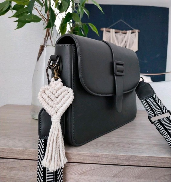 Стильные аксессуары ручной работы для образов на осень-зиму