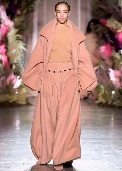 Итальянская мода для женщин: коллекция Genny  2024-2025