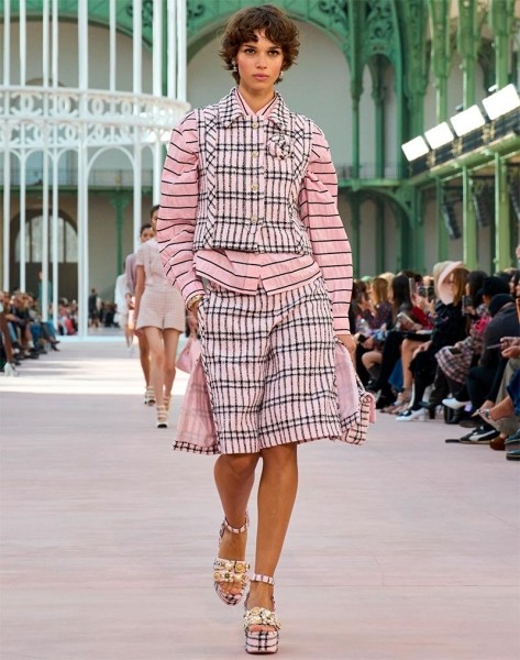 Модная одежда в полоску: тренд сезона 2025